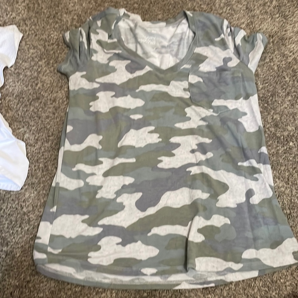 Camo t-shirt V-line